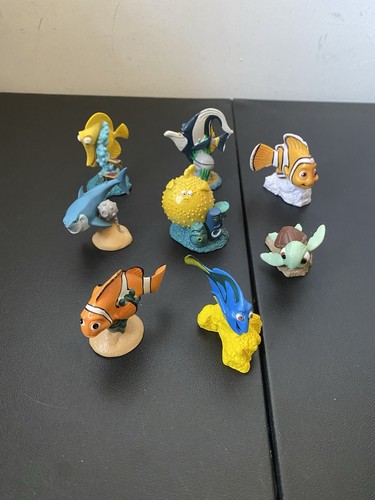 Disney store finding nemo - disney,