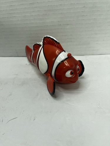 Finding dory swimming marlin - dory,