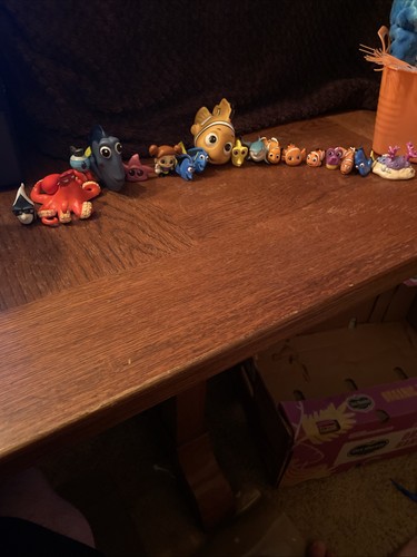 Finding nemo toys - nemo, dory